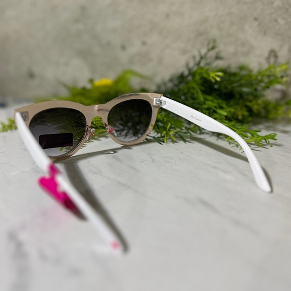 NEW! Betsey Johnson star cat eye sunglasses - Picture 3 of 3